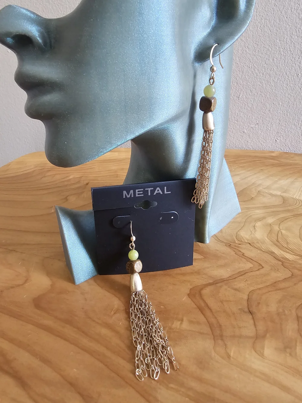 N/A elegant gold